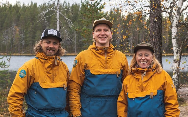 Local wilderness guides in Ylläs guiding a private tour